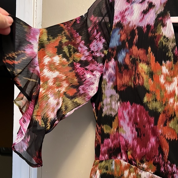 Multi color dress, never worn! Size 10. Romantic floral with liner and ruffles - Picture 4 of 5